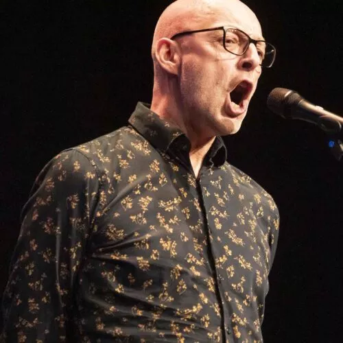 Thomas Meindl, inbrünstig singend