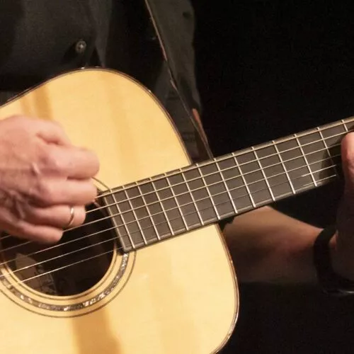Peter Dollak Detailaufnahme akustische Gitarre